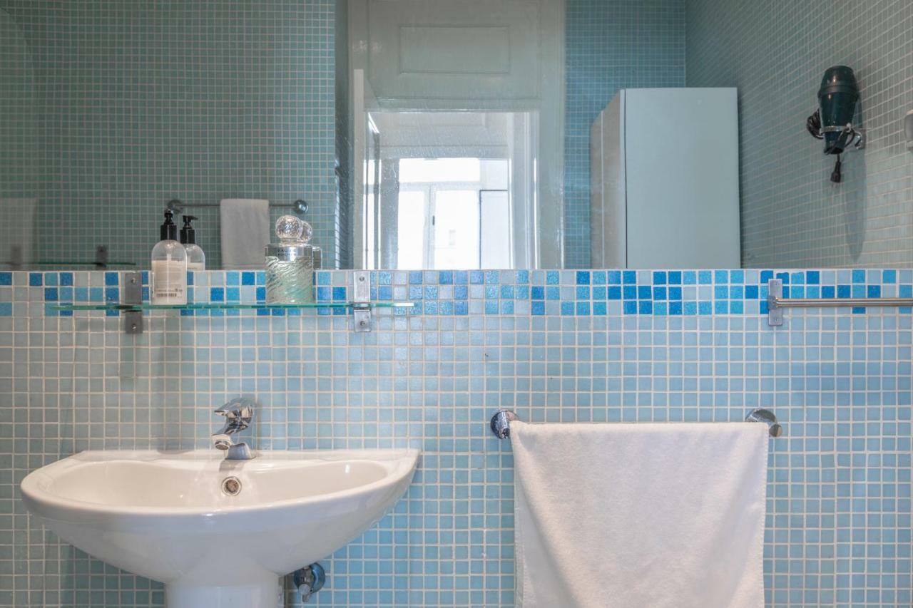Fantastic Family Apartment In Estrela Lisbon Bagian luar foto